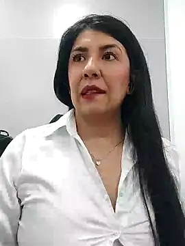 aisha latina online show from 01.29.25