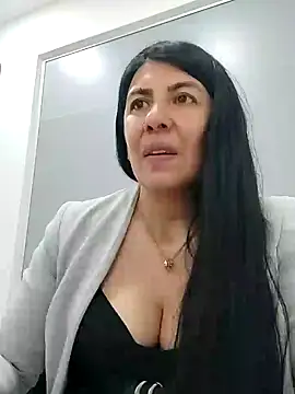 aisha latina online show from 02.21.25