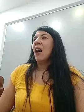 aisha latina online show from 03.03.25