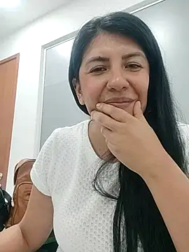 aisha latina online show from 03.06.25