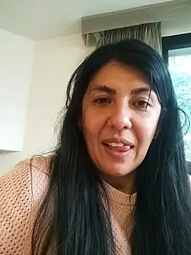 aisha latina online show from 03.11.25