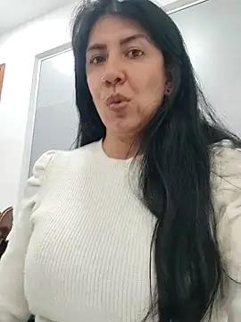 aisha latina online show from 03.20.25