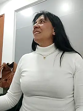 aisha latina online show from 09.23.25