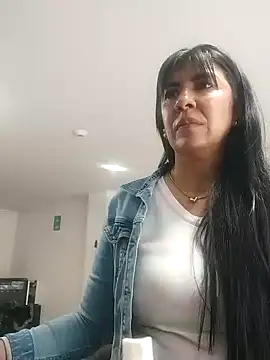 aisha latina online show from 10.07.25