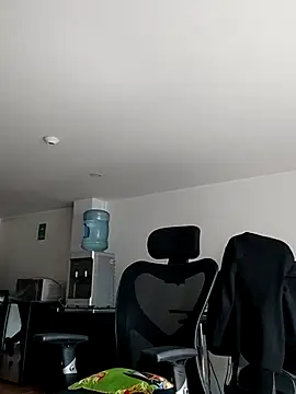 aisha latina online show from 11.12.25