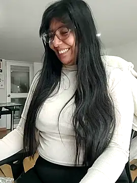 aisha latina online show from 03.31.26