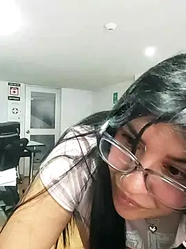 aisha latina online show from 04.01.26