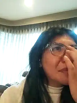 aisha latina online show from 04.21.26