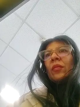 Snapshot of aisha_latina chatting on 05.19.26 aisha latina online show from 05.19.26