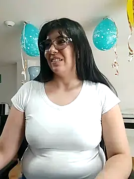 Snapshot of aisha_latina chatting on 06.02.26 aisha latina online show from 06.02.26