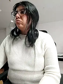 Snapshot of aisha_latina chatting on 06.18.26 aisha latina online show from 06.18.26