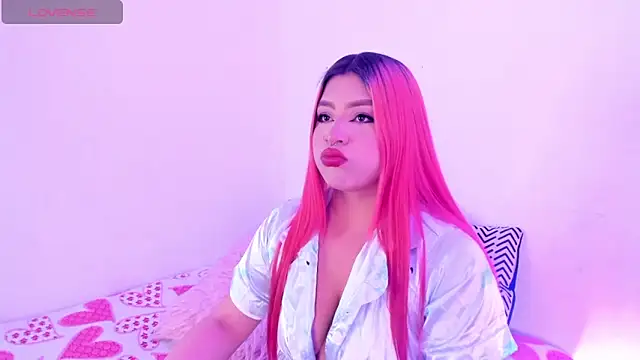 Snapshot of SophieRossi chatting on 09.29.25 SophieRossi online show from 09.29.25