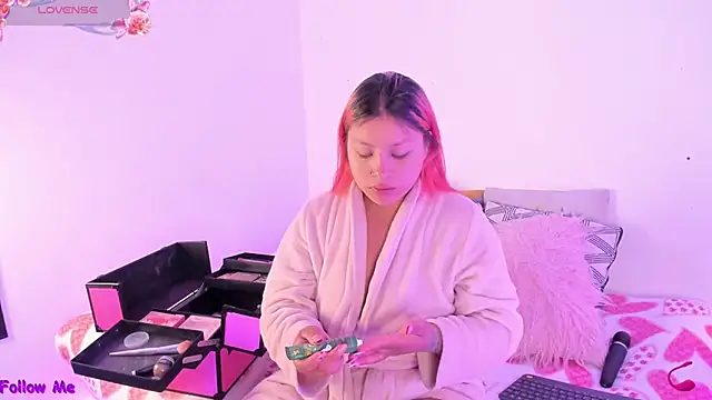 Snapshot of SophieRossi chatting on 10.01.25 SophieRossi online show from 10.01.25