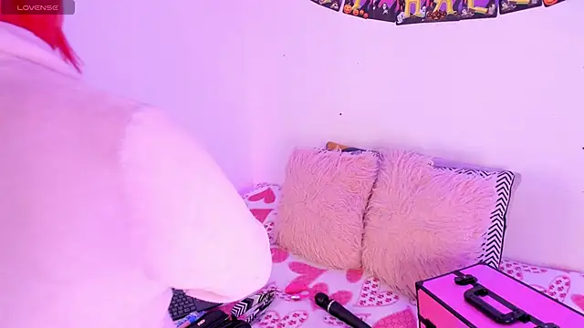 Snapshot of SophieRossi chatting on 10.08.25 SophieRossi online show from 10.08.25