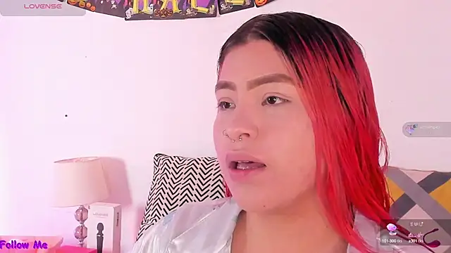 Snapshot of SophieRossi chatting on 10.12.25 SophieRossi online show from 10.12.25