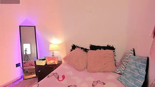 Snapshot of SophieRossi chatting on 11.05.25 SophieRossi online show from 11.05.25