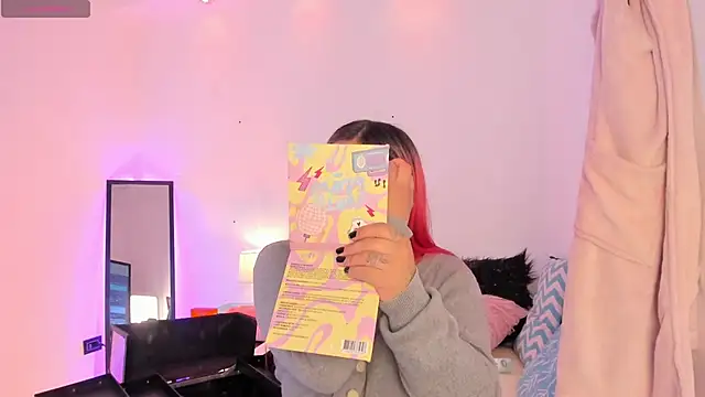 Snapshot of SophieRossi chatting on 11.08.25 SophieRossi online show from 11.08.25