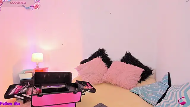 Snapshot of SophieRossi chatting on 11.11.25 SophieRossi online show from 11.11.25