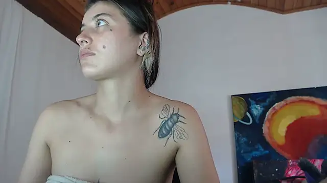 Snapshot of mariecam420 chatting on 11.10.25 mariecam420 online show from 11.10.25