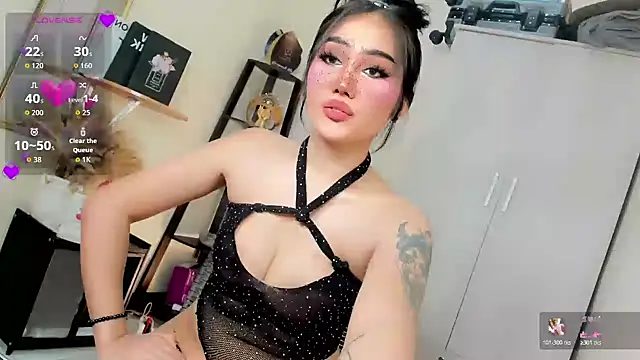 Snapshot of Icon1c_LiLy chatting on 10.30.25 Icon1c LiLy online show from 10.30.25