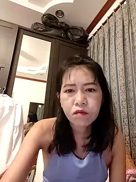 Snapshot of Little_suzy5 chatting on 11.03.25 Little suzy5 online show from 11.03.25