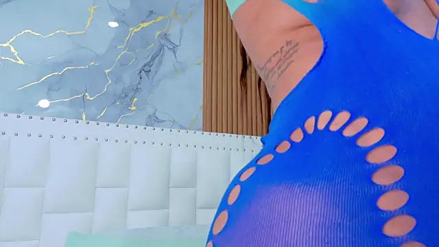 Snapshot of IrresistibleMilf chatting on 10.01.25 IrresistibleMilf online show from 10.01.25