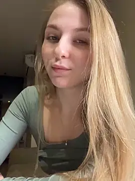 Snapshot of Aquilaris_ chatting on 03.04.25 Aquilaris online show from 03.04.25