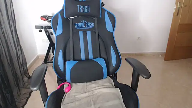 LARACRUZ30 online show from 02.14.26