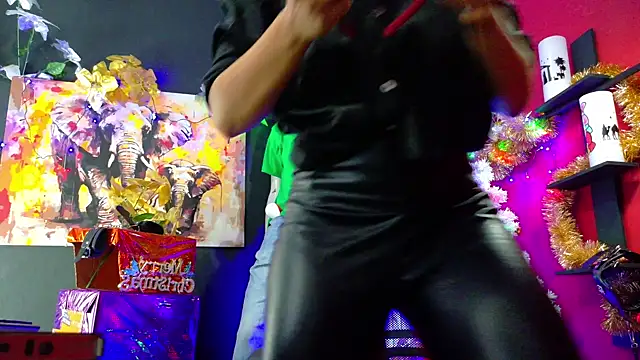 Snapshot of MistressSlut1 chatting on 12.28.24 MistressSlut1 online show from 12.28.24