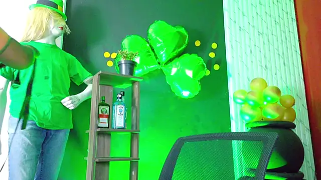 Snapshot of MistressSlut1 chatting on 03.17.25 MistressSlut1 online show from 03.17.25