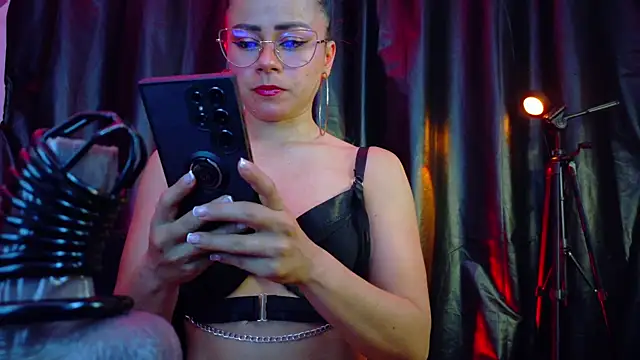 Snapshot of MistressSlut1 chatting on 10.08.25 MistressSlut1 online show from 10.08.25