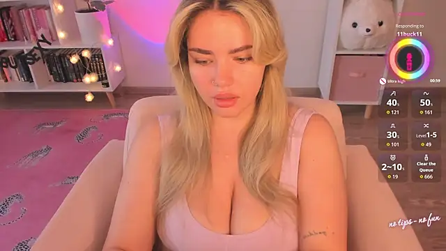 Snapshot of pussy-kattt chatting on 10.01.25 pussy-kattt online show from 10.01.25