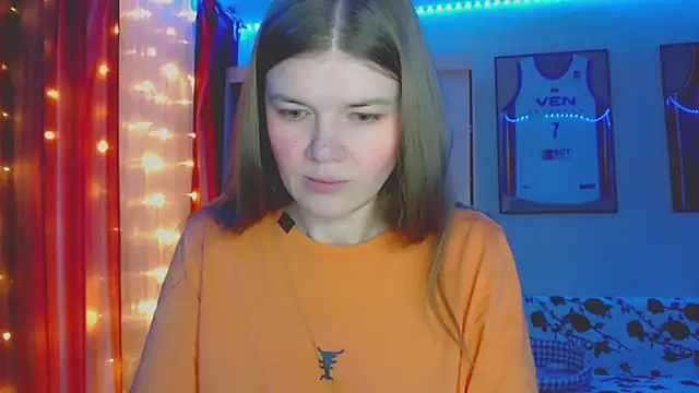 Snapshot of Klementa chatting on 10.31.25 Klementa online show from 10.31.25