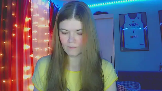 Snapshot of Klementa chatting on 11.19.25 Klementa online show from 11.19.25