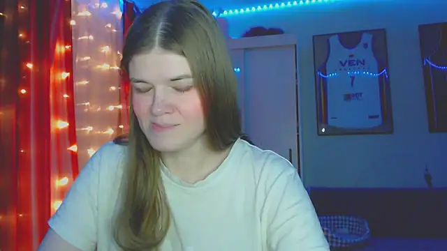 Snapshot of Klementa chatting on 11.20.25 Klementa online show from 11.20.25