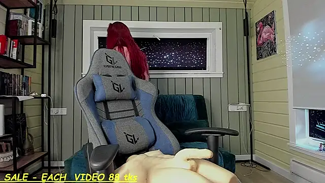 Snapshot of SandyChris chatting on 09.30.25 SandyChris online show from 09.30.25