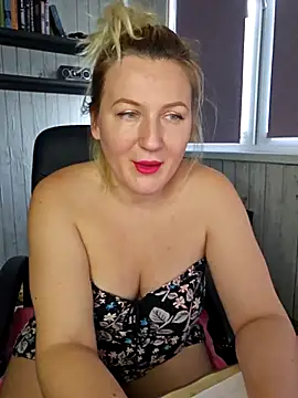 Snapshot of Marushka chatting on 10.23.25 Marushka online show from 10.23.25