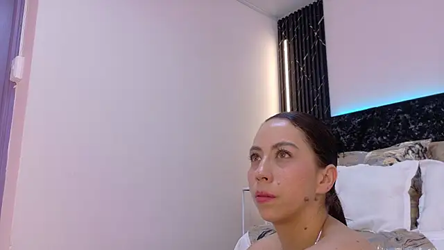 Snapshot of niky_smit chatting on 01.24.25 niky smit online show from 01.24.25