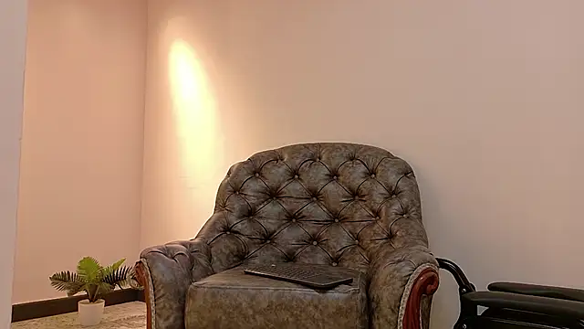 Snapshot of niky_smit chatting on 03.08.25 niky smit online show from 03.08.25