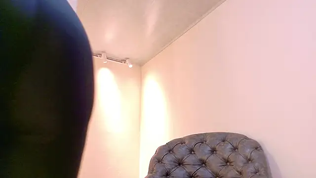 Snapshot of niky_smit chatting on 09.30.25 niky smit online show from 09.30.25