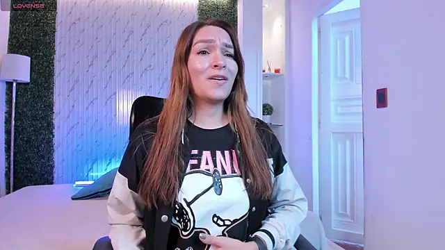 miataylorr1 online show from 12.05.25