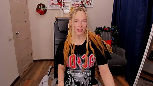  fiona Love online show from 01.12.26