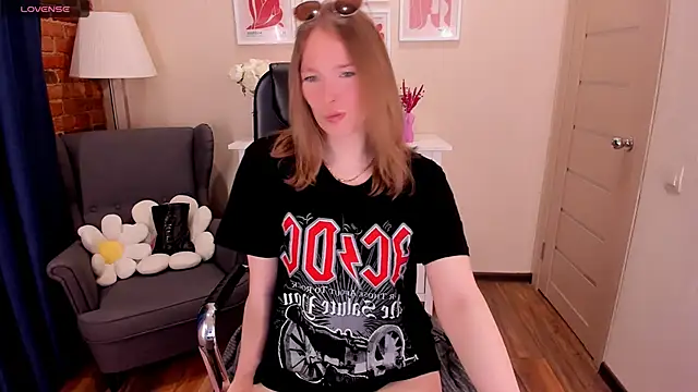  fiona Love online show from 05.03.26