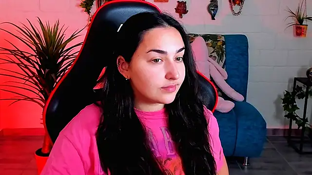 Snapshot of CeceliaJohnson chatting on 10.11.25 CeceliaJohnson online show from 10.11.25