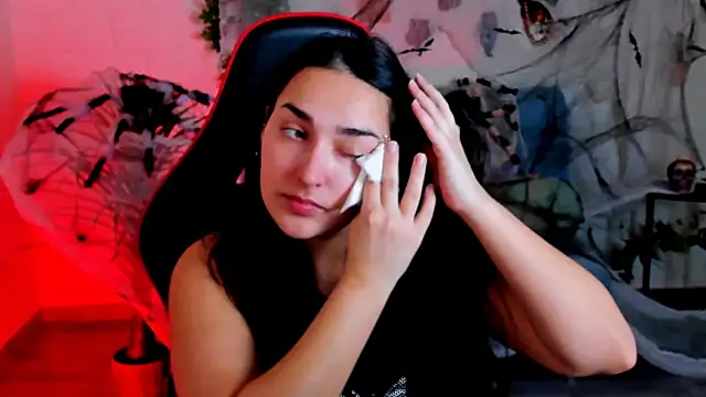 Snapshot of CeceliaJohnson chatting on 10.21.25 CeceliaJohnson online show from 10.21.25