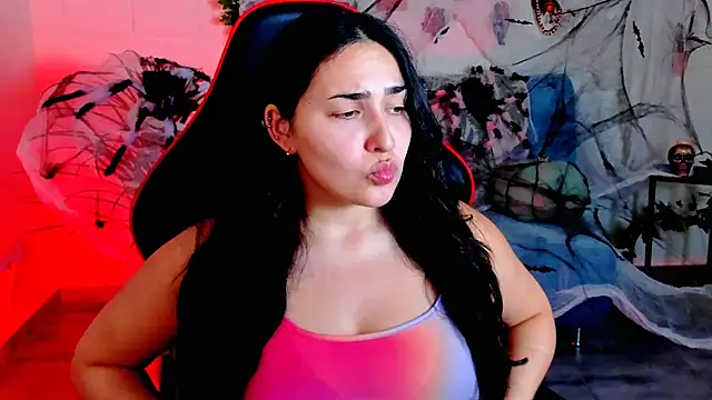 Snapshot of CeceliaJohnson chatting on 10.28.25 CeceliaJohnson online show from 10.28.25