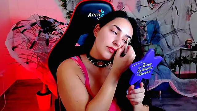 Snapshot of CeceliaJohnson chatting on 10.29.25 CeceliaJohnson online show from 10.29.25