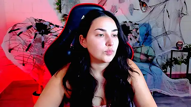 Snapshot of CeceliaJohnson chatting on 10.30.25 CeceliaJohnson online show from 10.30.25