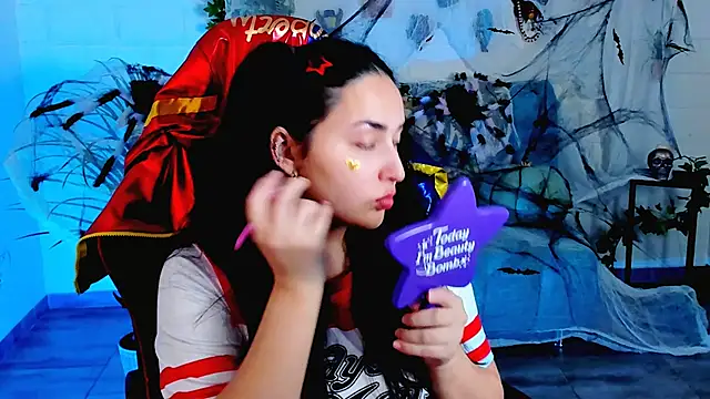 Snapshot of CeceliaJohnson chatting on 10.31.25 CeceliaJohnson online show from 10.31.25