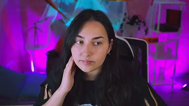 Snapshot of CeceliaJohnson chatting on 11.04.25 CeceliaJohnson online show from 11.04.25